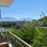 View ティラナ